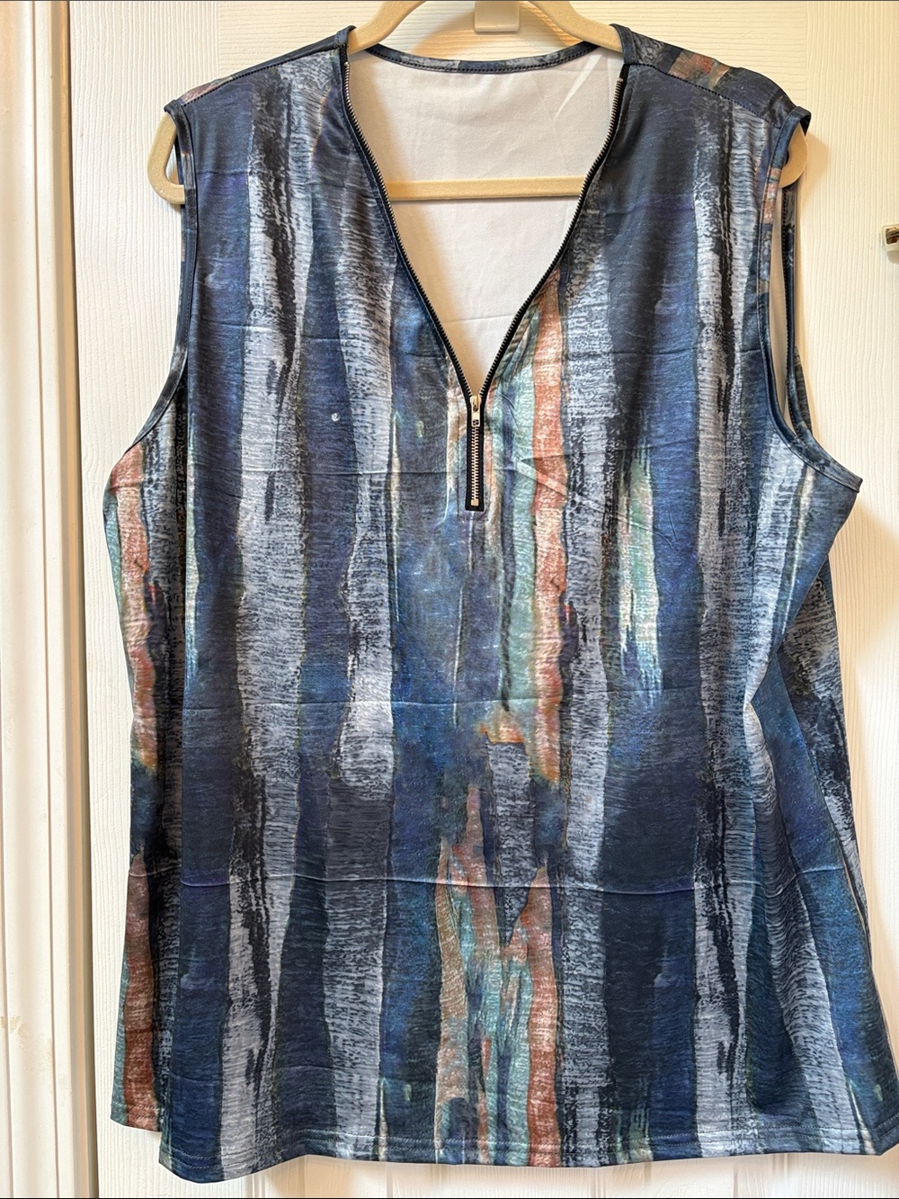 1X Sleeveless V-Neck Zip Front Women’s Top - Blue Multi